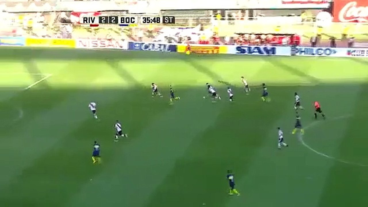 Tévez e um golo de levantar o estádio em dia de clássico argentino