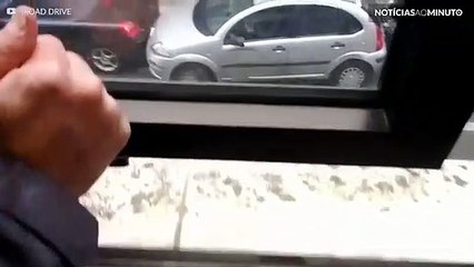 Mulher faz estacionamento impossível e recebe aplausos