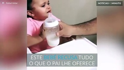 Esta criança recusa tudo até lhe oferecerem um copo de vinho