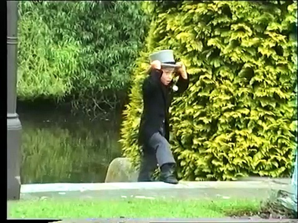 Divulgadas imagens raras de Pippa e Kate Middleton