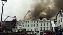 Hotel mais antigo de Inglaterra destruído em incêndio