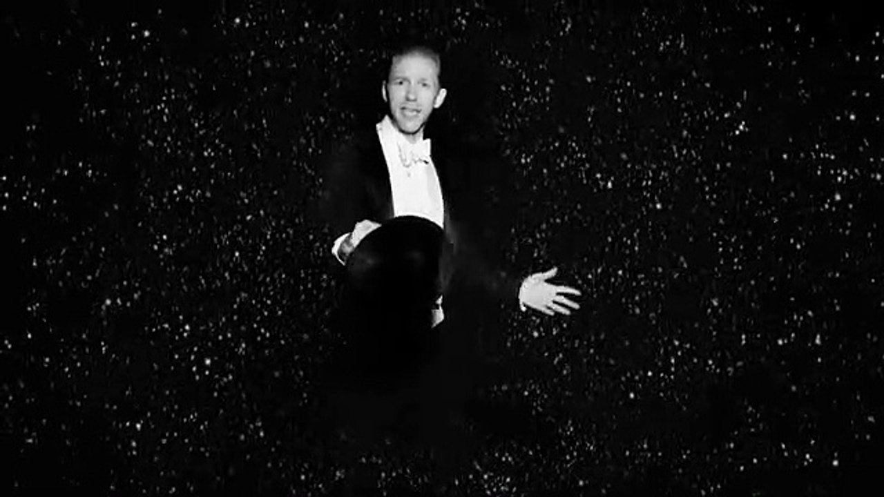 Mario Testino deseja Feliz Natal na companhia de Gigi Hadid