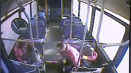 O momento em que um cigarro eletrónico explode no bolso