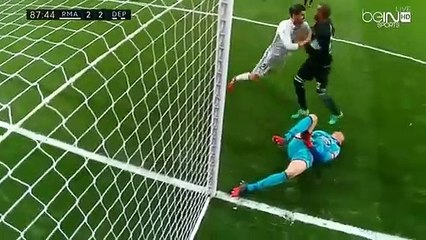 Confusão no Real Madrid-Deportivo com ex-benfiquista metido ao barulho