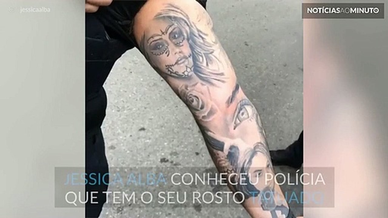 Jessica Alba conhece polícia que tem uma tatuagem com a cara dela
