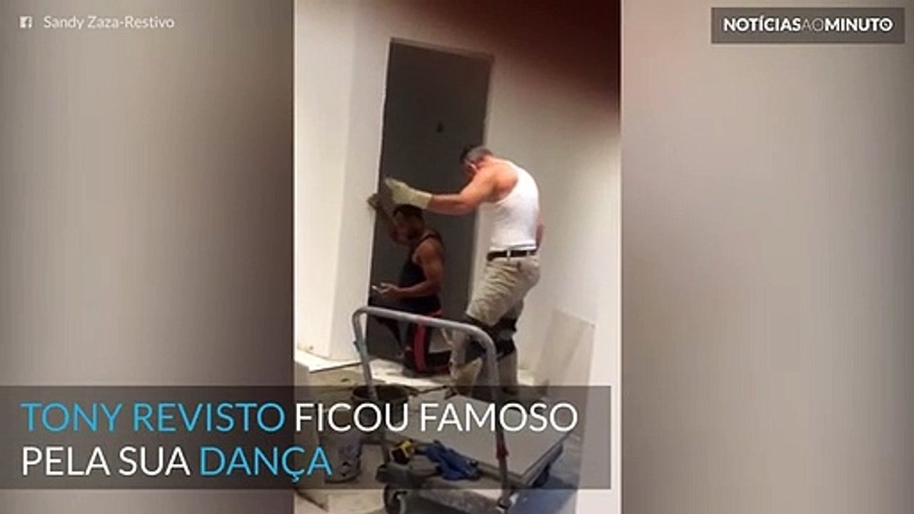 Construtor civil fica famoso por dançar ao som de Ariana Grande