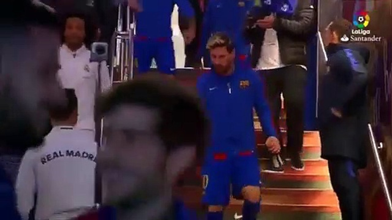 Ronaldo e Messi num ato de fair-play