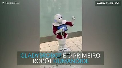 Robôt recebe passageiros no Aeroporto de Glasgow