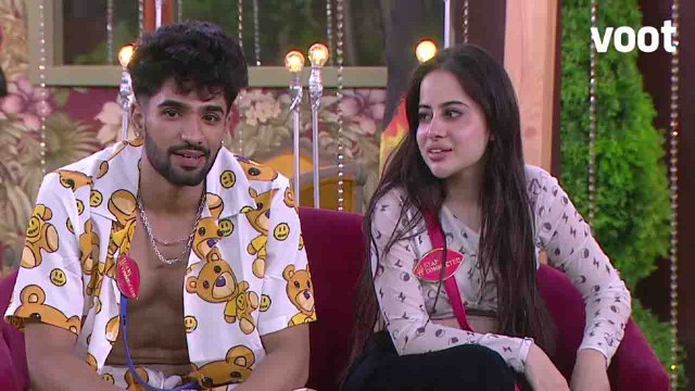 Bigg Boss OTT: Zeeshan Khan ने क्या Urfi Javed के साथ शुरू की अपनी Love story? | FilmiBeat