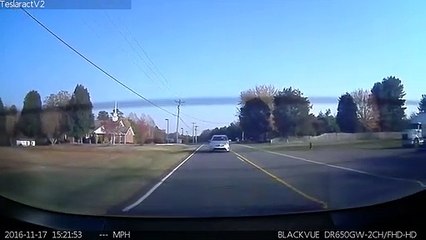 Capacidade de aceleração da Tesla ajuda a evitar acidente