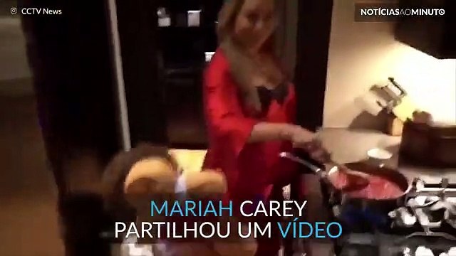 Mariah Carey e filha cantam All I want for christmas