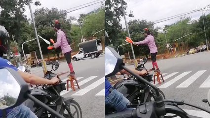 'Colombian Juggler Puts on a Fun Performance for People Waiting at the Red Light'