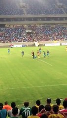 Adepto invadiu relvado e deixou Guardiola de coração nas mãos