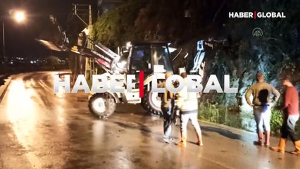 Sinop'ta sağanak su baskınlarına neden oldu