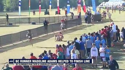 Adversárias ajudam atleta a atravessar meta