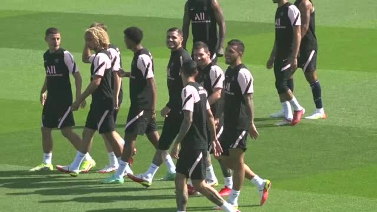 Messi links up with Neymar and Mbappe at PSG training