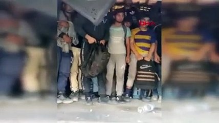 TIR'da meyve kasalarının arasından 85 düzensiz göçmen çıktı