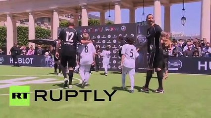 Pelé e Maradona fazem as pazes