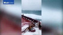 Quando um barco é incapaz de resistir à força das ondas