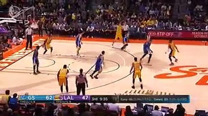 Curry brilha novamente