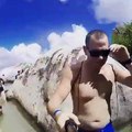 'Selfie Stick’ ataca de novo: Turista escorrega em visita a termas nas caraíbas