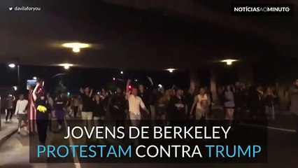 Jovens americanos gritam contra Donald Trump