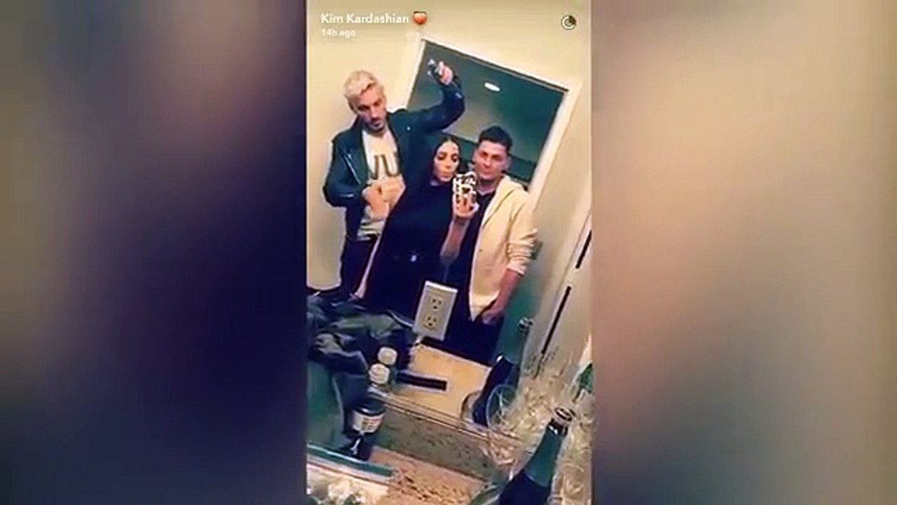 Kim Kardashian e Andy Cohen fizeram vídeo no Snapchat