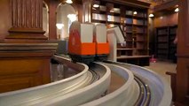 Esta biblioteca tem agora ajuda de um comboio para carregar livros