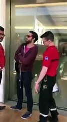 Entra numa Apple Store e destroi todos os iPhones que encontra