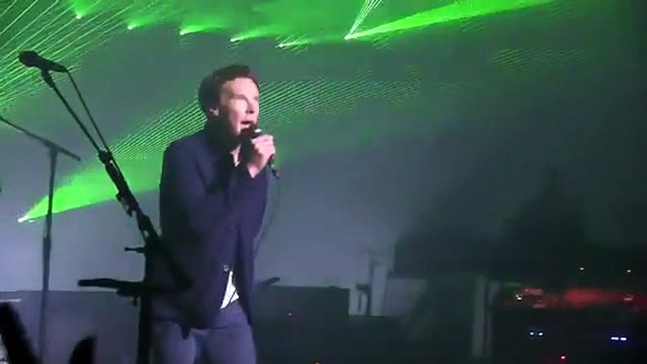 Benedict Cumberbatch cantou Comfortably Numb com David Gilmour