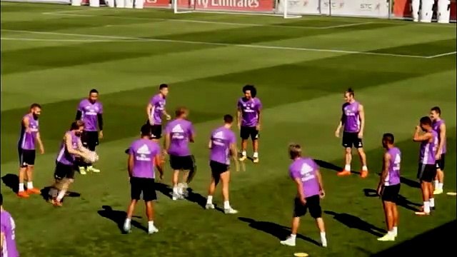 Coentrão deixa colegas pasmados com 'cueca' a Ronaldo