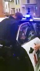 Polícia agride jovem de 15 anos com gás-pimenta nos EUA