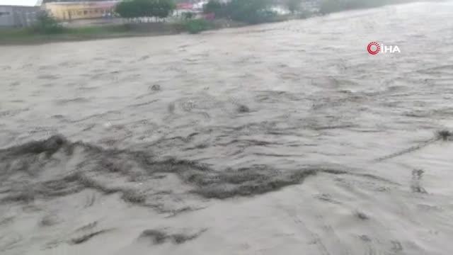 Sinop'ta sağanak sele neden oldu