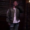 Justin Bieber preferiu uma noite de karaoke à cerimonia da MTV