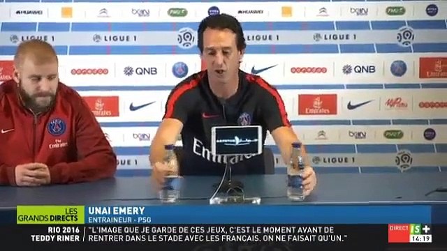 Emery explica vantagens do plantel do PSG com recurso a... garrafas