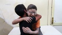 Crianças choram morte de irmão na Síria