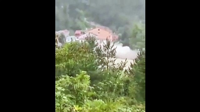 Sinop'ta sağanak sele neden oldu