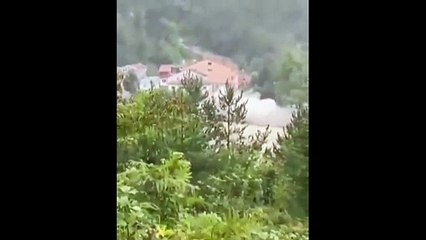 Sinop'ta sağanak sele neden oldu