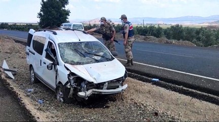 Gaziantep'te ticari araç takla attı, 1 ölü, 3 yaralı
