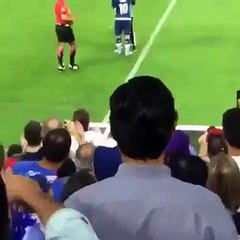 Adepto entra em loucura por autógrafo de Messi