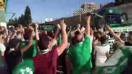 Sportinguistas recebem equipa de futsal em euforia em Alvalade