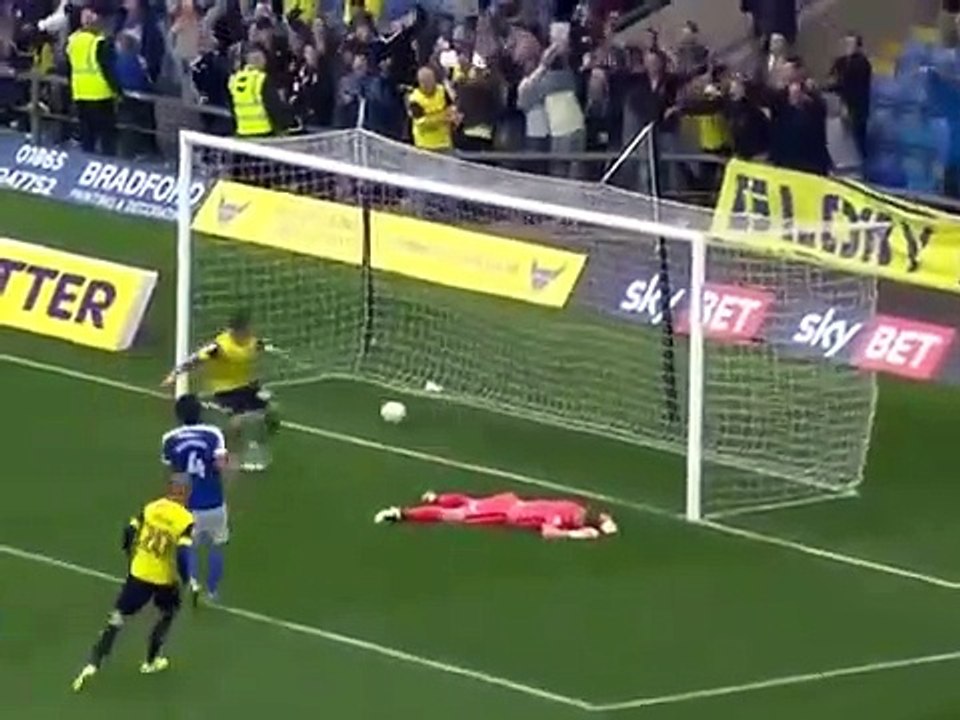 Jogador marca penálti e decide gozar à grande com o guarda-redes