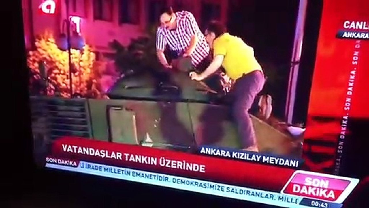 Cidadãos tentam abrir tanque