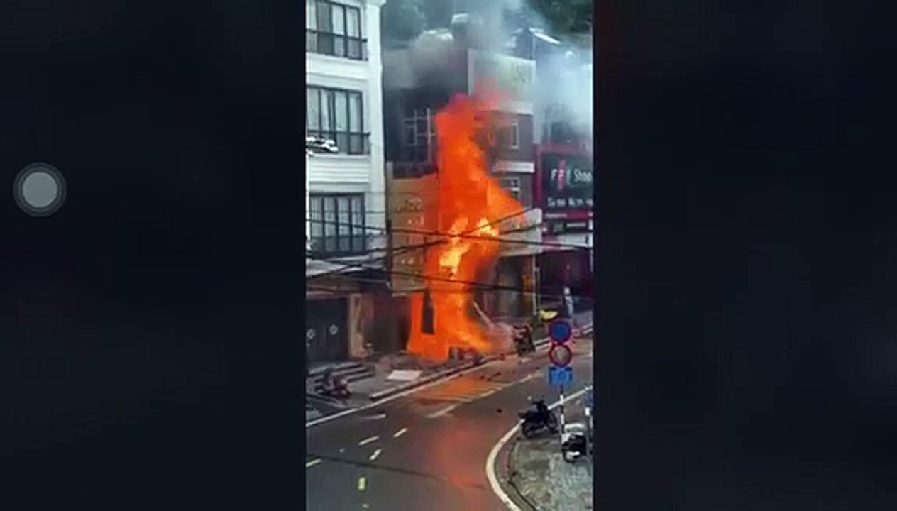 Clip: Cận cảnh cháy lớn tại cửa hàng ga ở Sapa