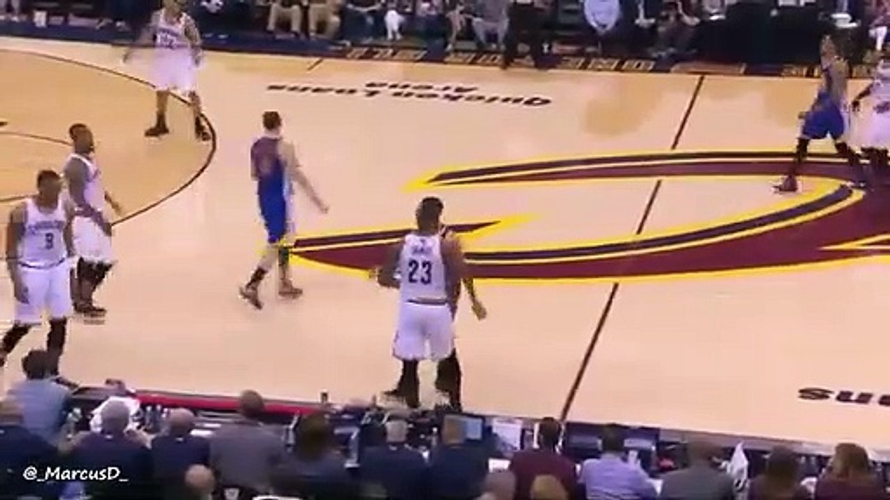 Lebron James desentende-se com Curry