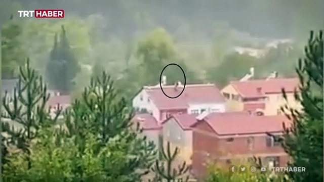 Sinop'ta sel evleri yıktı, bir vatandaş çatıya çıkıp yardım istedi