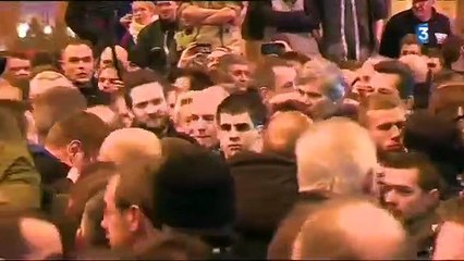 Hollande vaiado e insultado na Feira de Agricultura de Paris