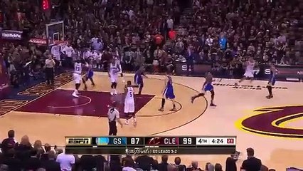 Curry fica furioso, atira com proteção bocal e é expulso