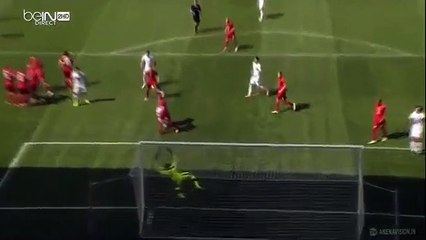 Cech bem se esticou mas não havia quem parasse o tiraço de Bit