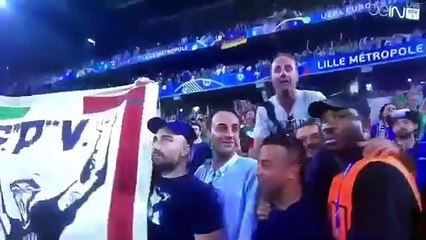 Buffon congratula Roy Keane, depois de vitória memorável